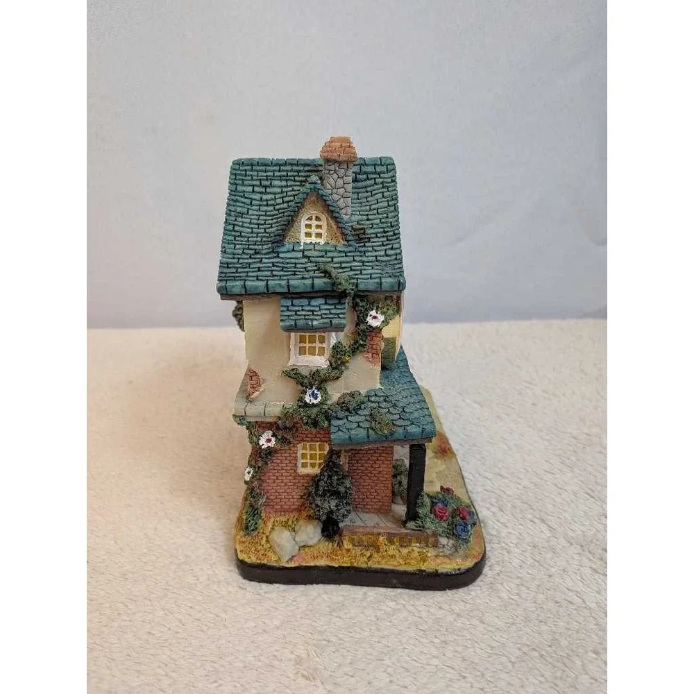 Vintage Cottage House Clock Resin Desk Table Decor